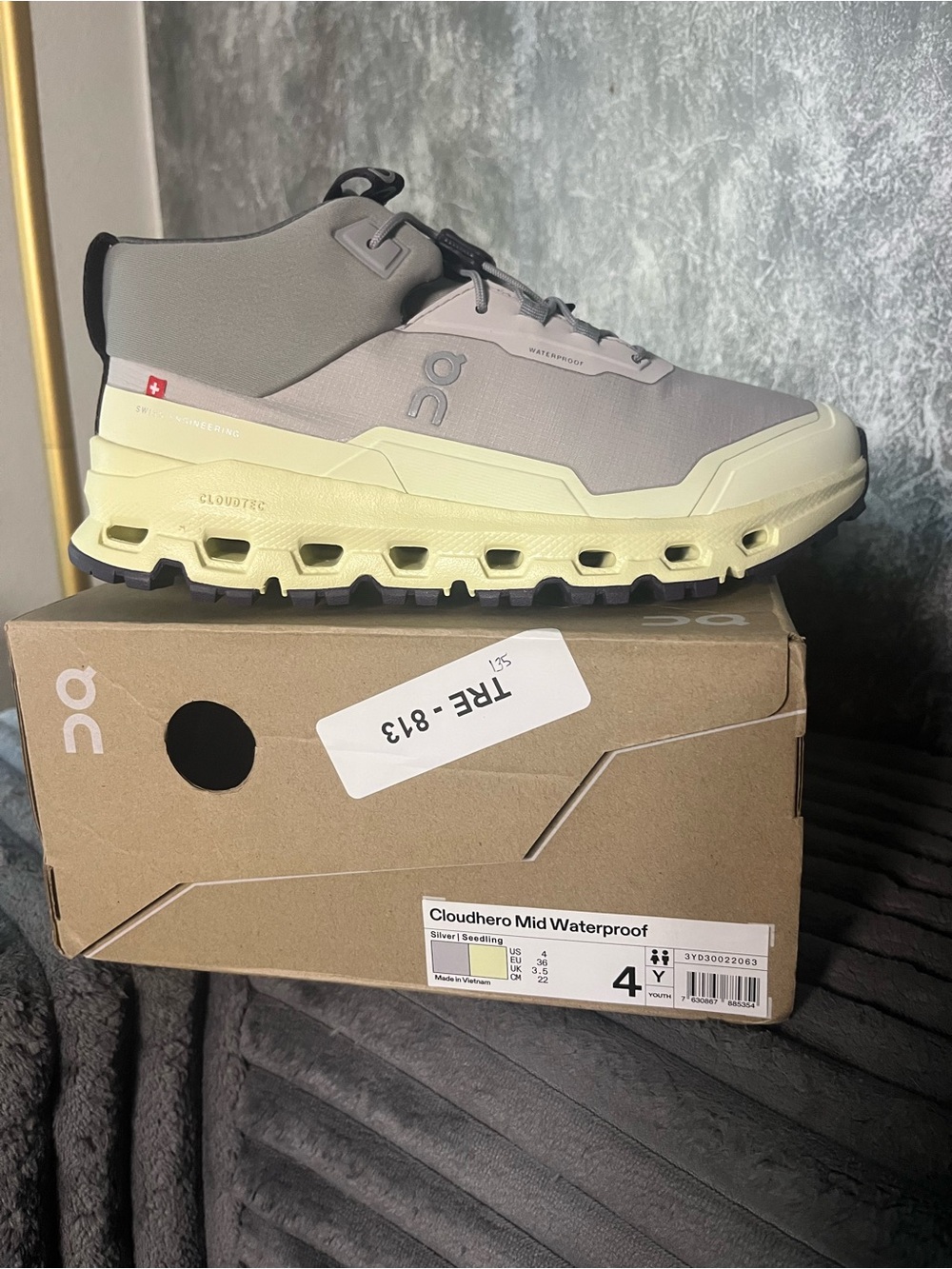 On Running Cloudhero Mid Waterproof - Taupe with Pale Yellow Sole unisex 4 youth